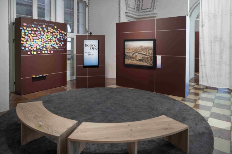 Ausstellungsarchitektur der Ausstellung Heilige Orte im DomQuartier Salzburg