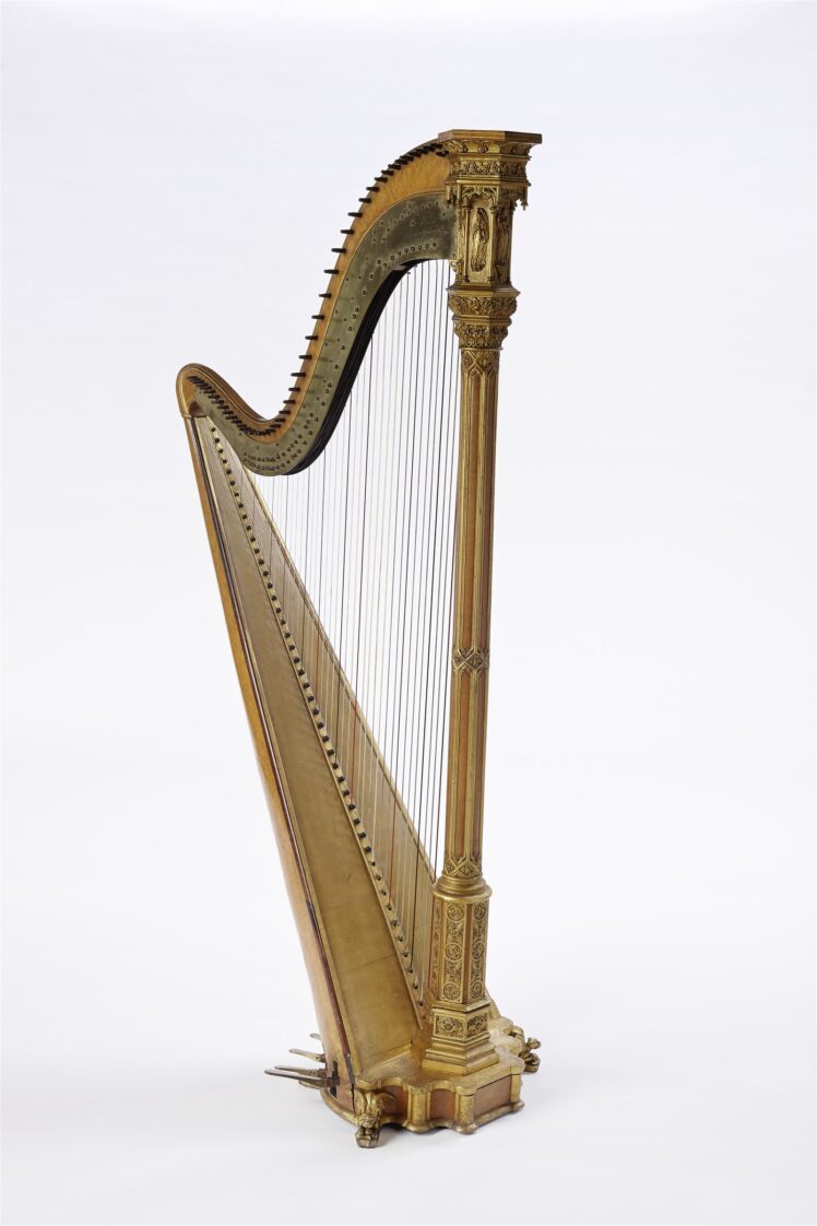 Sebastian Erard (1752–1831), Doppelpedalharfe, 2. Viertel 19. Jh., Holz, Metall, vergoldet, 176,5 cm, Inv.-Nr. MI 1314 © Salzburg Museum