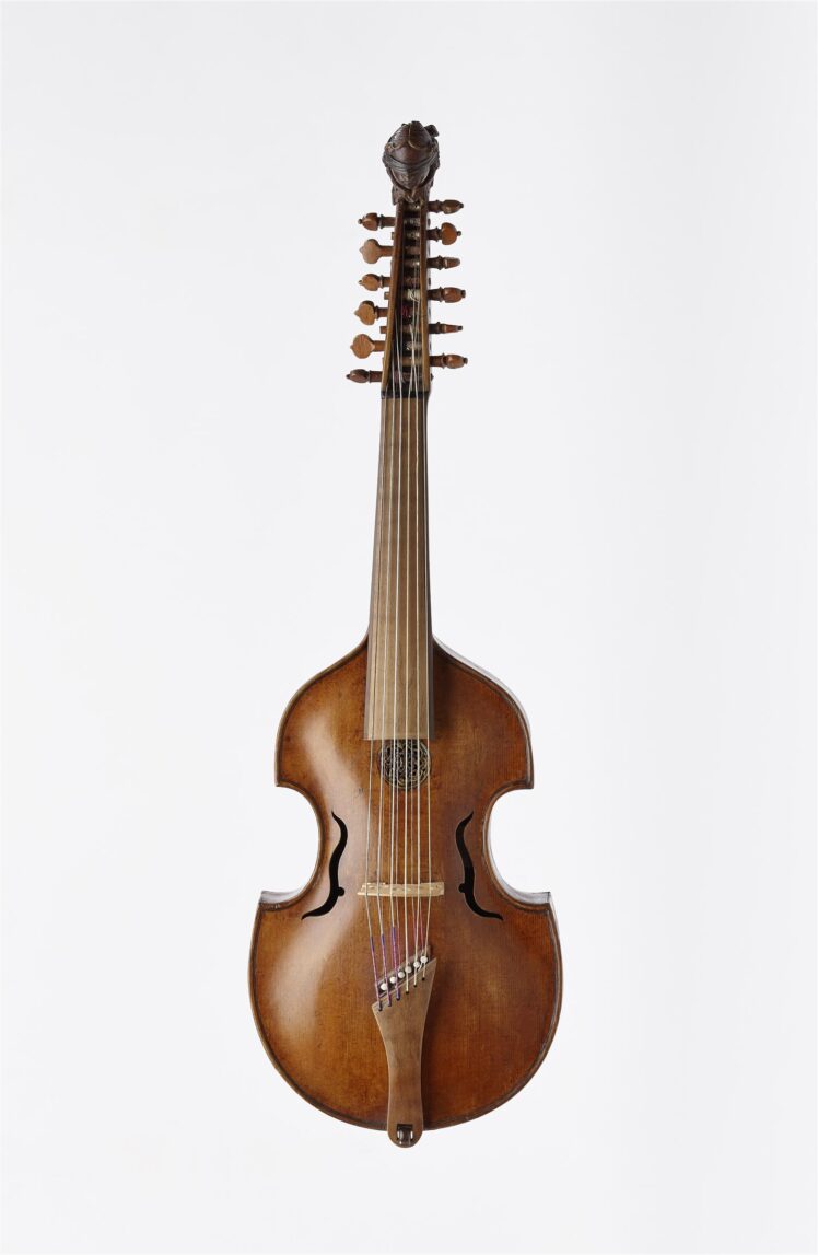 Johannes Schorn (1658–1718), Jacobus Stainer (1619–1683), Viola d'amore, Um 1700, Holz, Metall, Elfenbein, Tierdarmsaiten, 71 cm, Inv.-Nr. MI 1017 © Salzburg Museum