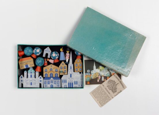 Herta Sladky-Rosenbaum (1905 - 1989), Entwurf und Herstellung, Das alte Wien. Darstellung des alten Wien in aufstellbaren Holzklötzchen., 1940, Holz bemalt, Inv.-Nr. F 1093 © Salzburg Museum