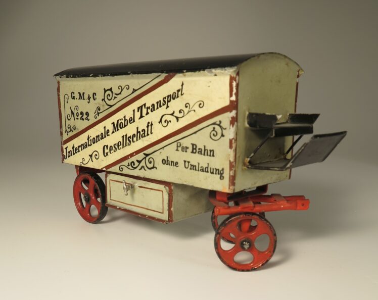 Hersteller unbekannt, Möbel-Transportwagen, Um 1900, Blech, 12 x 21 x 7 cm, Inv.-Nr. F 2231 © Salzburg Museum