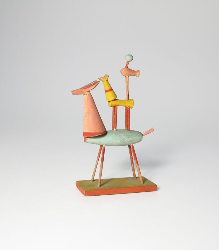 Wiener Werkstätte, Hersteller, Dagobert Peche (1887–1923), Entwerfer, Bremer Stadtmusikanten, 1920, Holz, gedrechselt, geklebt, gefasst, 11,7 x 6,7 x 3 cm, Inv.-Nr. F 2227 © Salzburg Museum