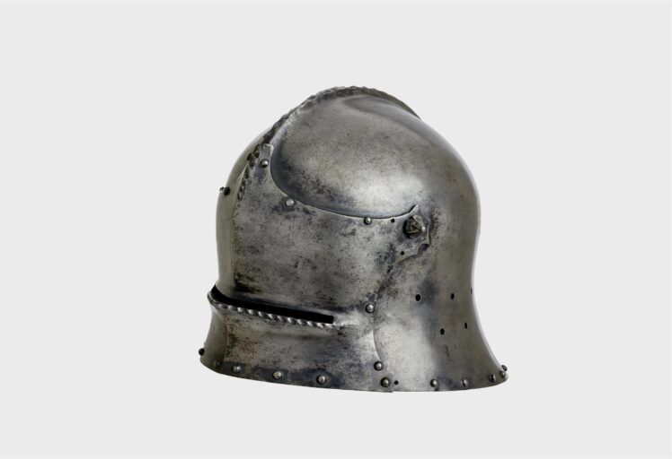 Hersteller unbekannt, Helm mit Visier, Deutscher Schaller, Ende 15. Jh., Eisen, 25 x 24 x 35 cm, Inv.-Nr. WA 0389 © Salzburg Museum