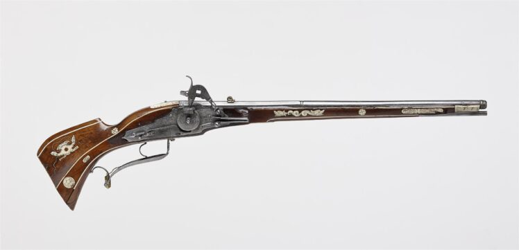 George Zellner (erw. 1594–1634), Radschlosskarabiner der Leibgarde von Erzbischof Wolf Dietrich von Raitenau, 1595–1600, Eisen, Messing, Zwetschgenholz, Beineinlagen, 84,5 cm, Inv.-Nr. WA 0007 © Salzburg Museum