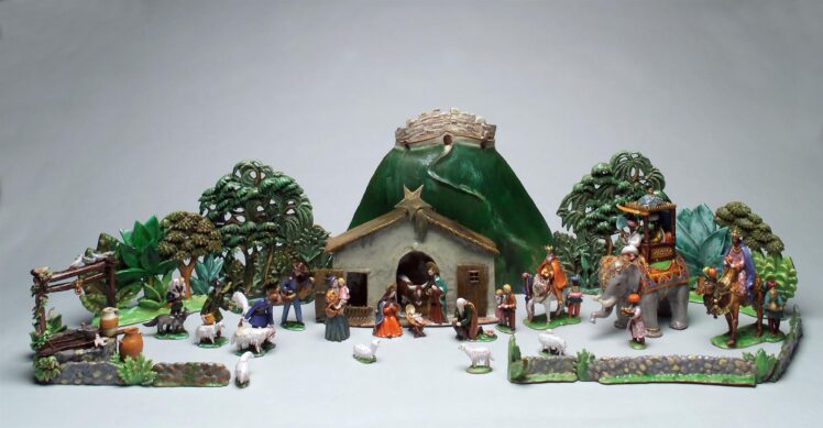 Luise (Aloisia Gisela) Spannring (1894–1982), Krippe (Große Weihnachtskrippe, Anbetung der Hirten und Könige), 1925, Ton, gebrannt und glasiert, 40 x 145 x 75 cm, Inv.-Nr. 5000-2001 © Salzburg Museum (Dauerleihgabe Salzburger Museumsverein) / Urheberrechtsvermerk: Familie Spannring