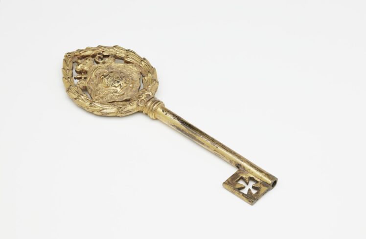 Künstler*in unbekannt, Schlüssel (Kammerherrenschlüssel), 1772-1803, Metall, vergoldet, L. 15,8 x B. 5,5 cm, Inv.-Nr. K13477-49 © Salzburg Museum