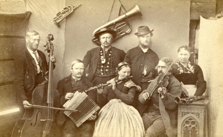 Peter Kleinlercher (1827 - 1899), Musikantengruppe im Pinzgau, Genrefoto © Salzburg Museum