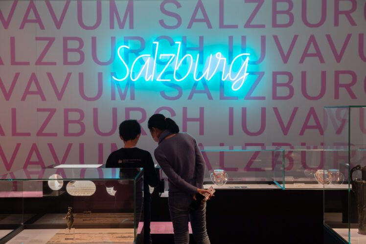 Salzburg einzigartig, Ausstellungsansicht © Salzburg Museum/Jürgen Grünwald
