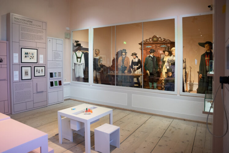 Ausstellungsansicht Masken, Trachten, Kultobjekte © Salzburg Museum/Maurice Rigaud