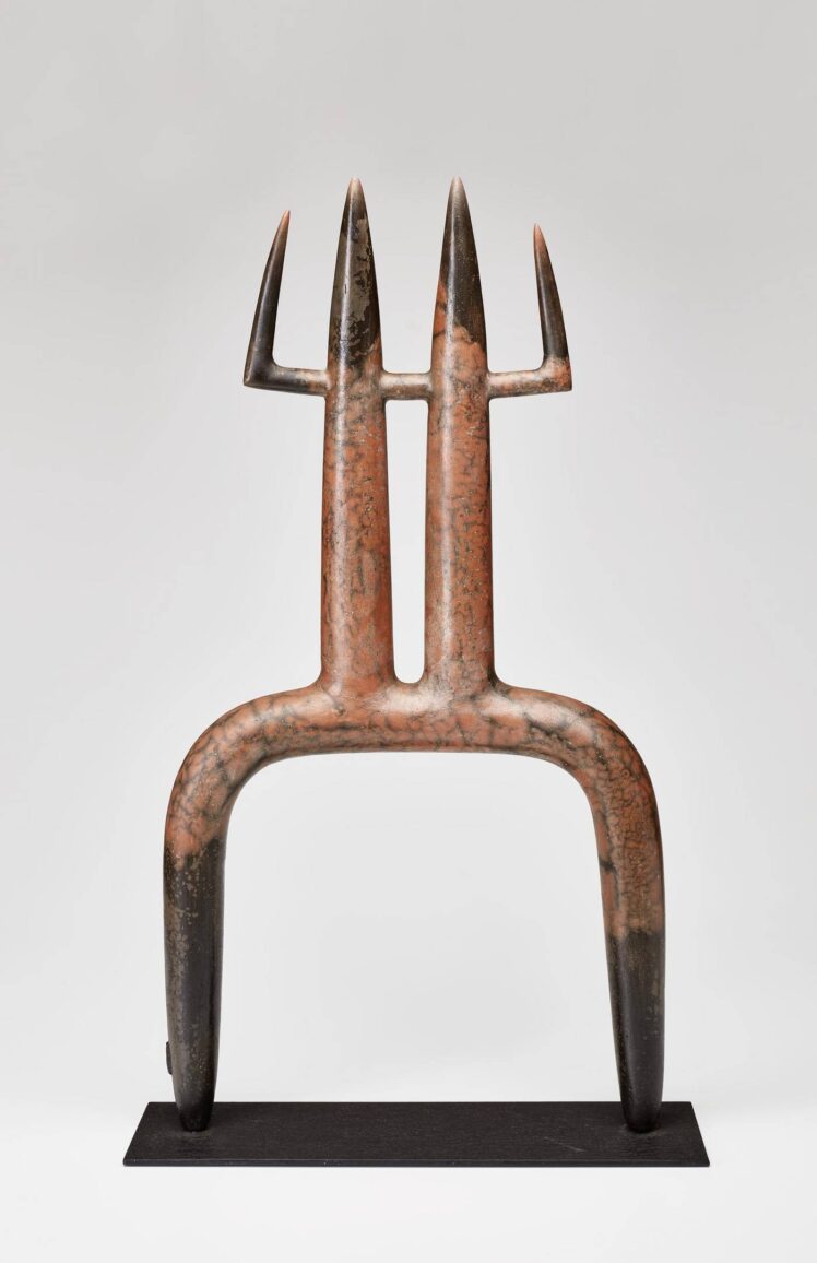 Ute Lehmann (1960–2015), Keramisches Objekt ("Bin ich nicht!"), 2014, Ton, schamottiert, Silikon, Inv.-Nr. 2010-2021 © Salzburg Museum (Dauerleihgabe Salzburger Museumsverein) / Urheberrechtsvermerk: Nachlass Ute Lehmann