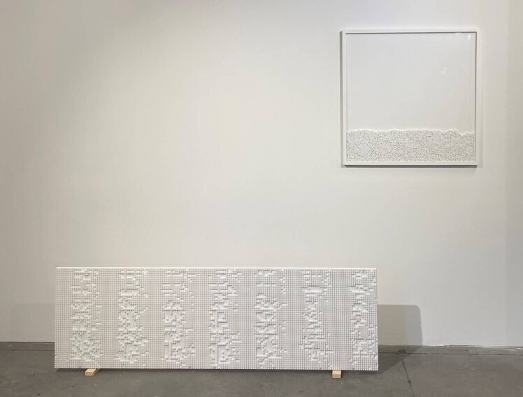 Arnold Reinthaler (*1971), long time recording Jahrestafel 2010 aus weißem Marmor, Stundenwürfel gerahmt, 184 x 57 x 3 cm und 80 x 80 cm, Inv.-Nr. 1132-2023