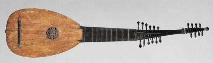 Michael Gartner (auch Garttner oder Barttner) (†1550), Balthassar Helm, Andreas Ferdinand Mayr (†1764), Barocklaute, 11-chörig, 1524, Holz (Perlahorn), 128,6 cm, Inv.-Nr. MI 1087 © Salzburg Museum
