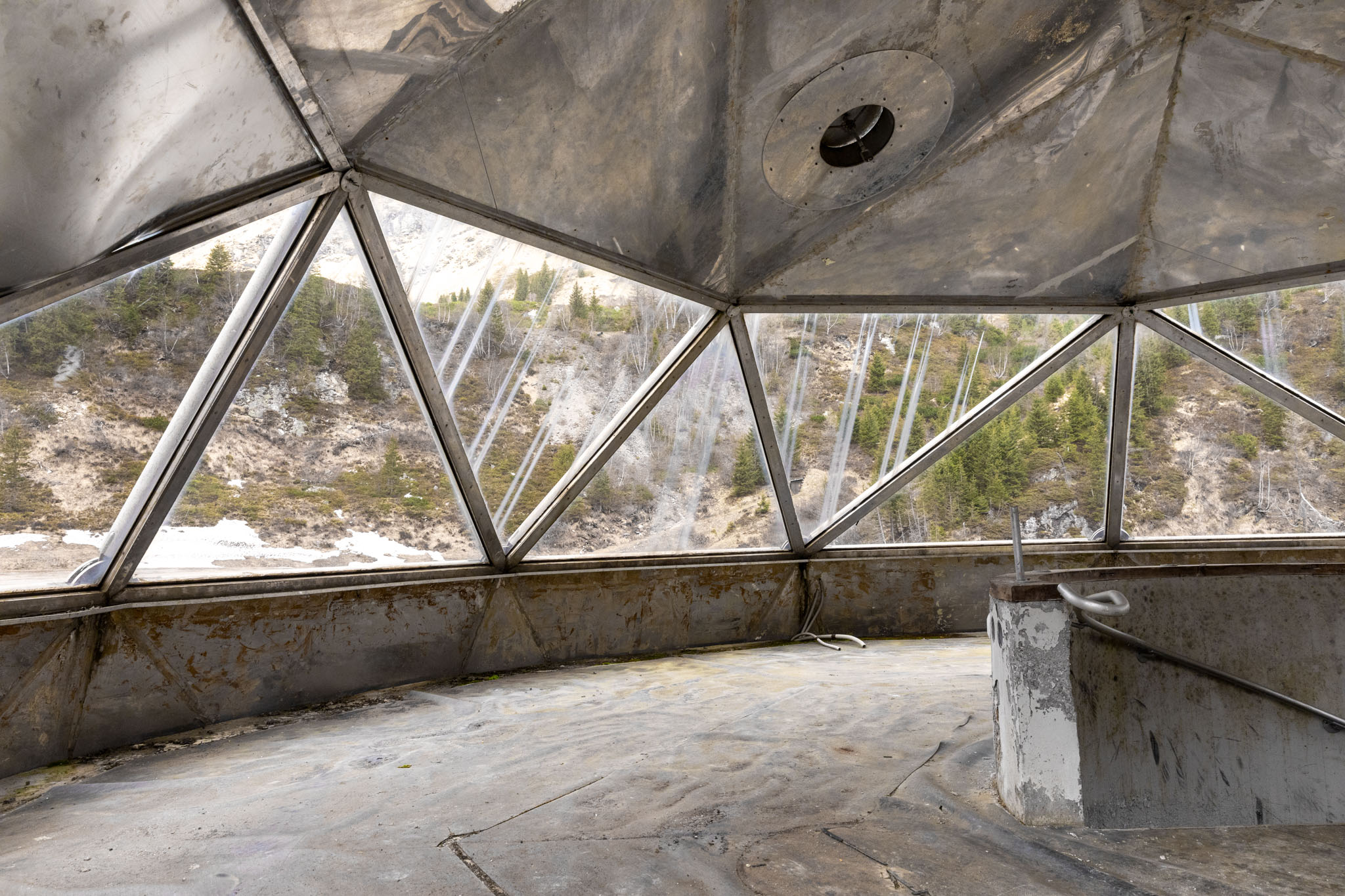 Blick aus einer Garstenauer-Kugel, Parkplatz der Talstation Goldbergbahn Sportgastein © Salzburg Museum/Andrew Phelps