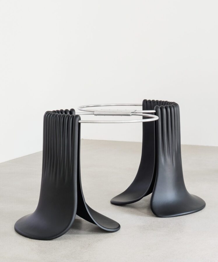 Julie Hayward, Let´s Dance“, 2014, 2 x 2-teilig, Polyester, Aluminium, Foto: Jorit Aust, Ankauf bei Galerie Projektraum Viktor Bucher, Wien, http://www.juliehayward.com/