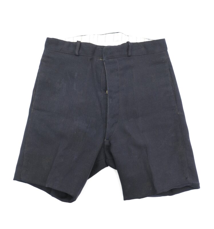 Kleiderhaus L. Ornstein (1897–1962), Hose einer Kinder-Matrosenuniform, 1. Drittel 20. Jh., Gabardine, Baumwollstoff, Inv.-Nr. 2014 c-2022 © Salzburg Museum (Dauerleihgabe Salzburger Museumsverein)