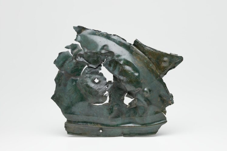 UNBEKANNT (Person), Kammhelm (Waffe, Schutzwaffe, Helm), Mittelbronzezeit/Spätbronzezeit, Bronze, Inv.-Nr. ARCH 35-2022 © Salzburg Museum (Dauerleihgabe Salzburger Museumsverein)