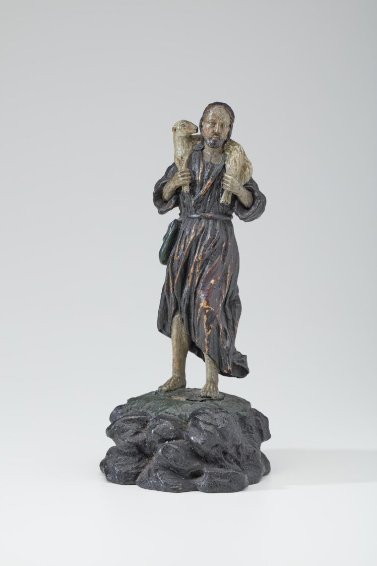 Künstler*in unbekannt, Christus als guter Hirte, 18. Jh., Holz, gefasst, Inv.-Nr. 1294-2022 © Salzburg Museum (Dauerleihgabe Salzburger Museumsverein)