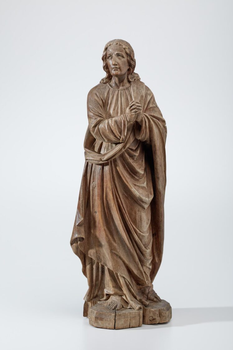 Künstler*in unbekannt, Heiliger Johannes, 18. Jh., Holz, ursprünglich farbig gefasst (rot, grün, blau], Inv.-Nr. 1312-2022 © Salzburg Museum (Dauerleihgabe Salzburger Museumsverein)