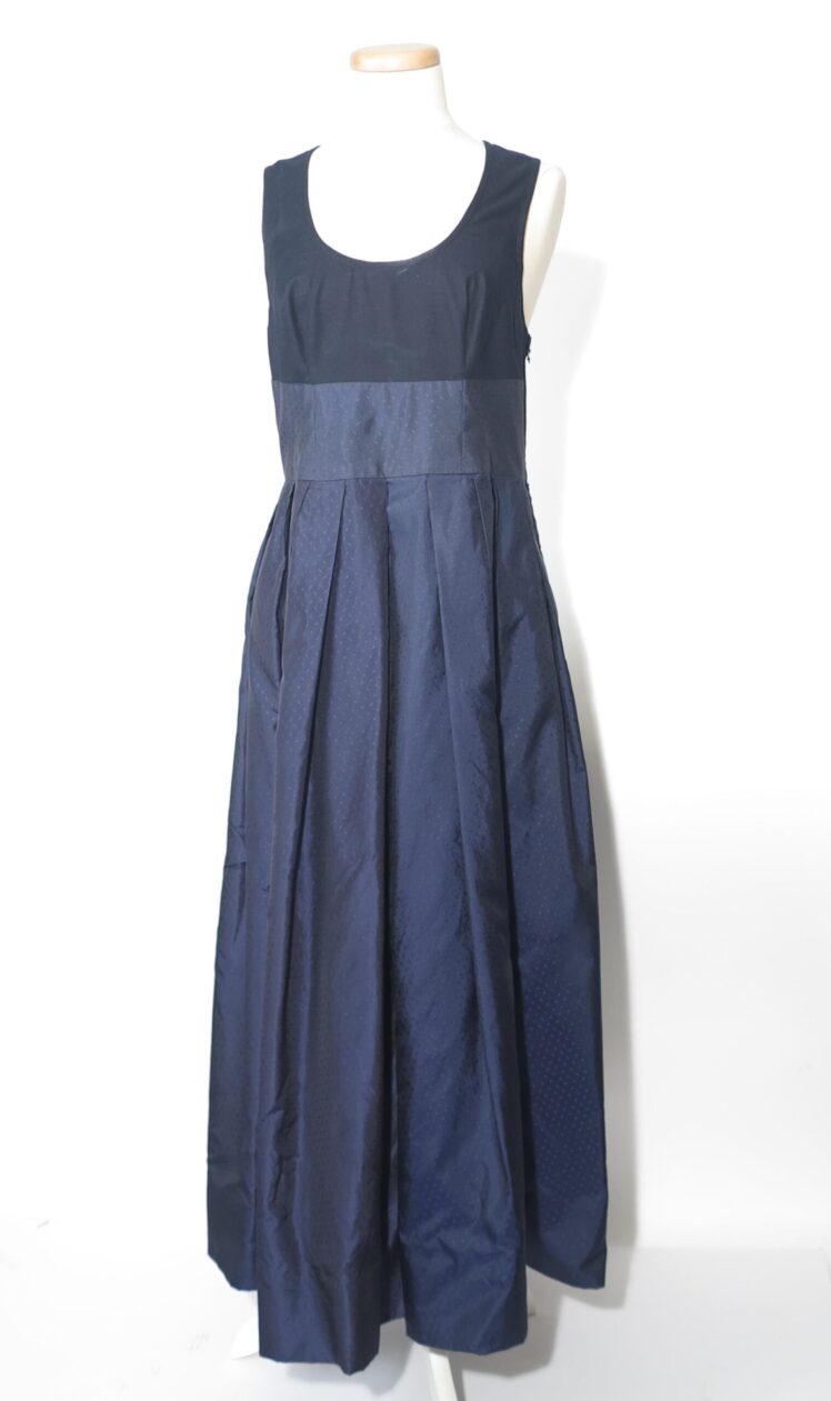 Sigrid Ortner (* 1942), Kleid, zu Goldhaubentracht, 1980, Seidentaft, Baumwolle, Inv.-Nr. 5361 b-2022 © Salzburg Museum (Dauerleihgabe Salzburger Museumsverein)