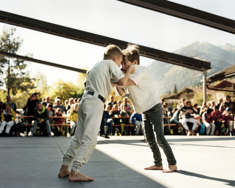 Anna Aicher (* 1993), Liam & Johann, 2022, Archival Pigment Print, Inv.-Nr. Foto 45704 8 © Salzburg Museum (Dauerleihgabe Salzburger Museumsverein)