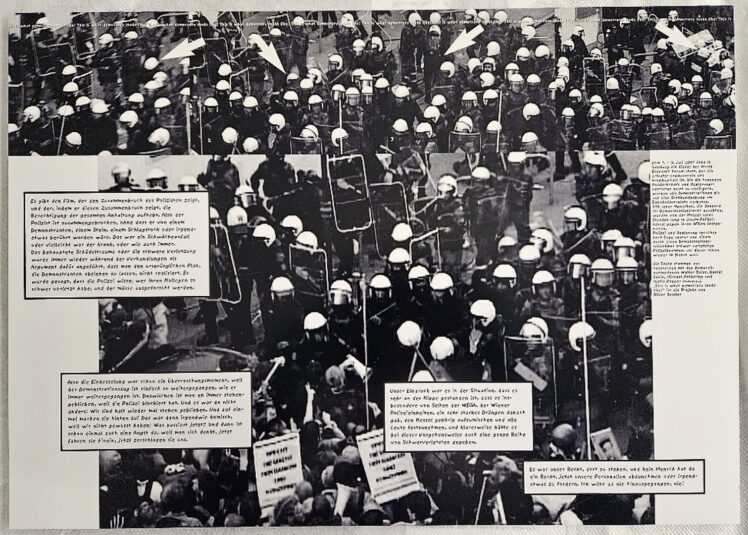 Oliver Ressler (*1970), aus der Serie: „This is what democracy looks like!“, 2001–2002, 30,3 x 42,6 cm, Foto auf Aluminium kaschiert; Bild-/Textmontagen, Inv.-Nr. 1068-2025 (Ankauf über Galerienförderung des Bundes 2025 aus Mitteln des Bundeskanzleramtes, Sektion Kunst und Kultur)