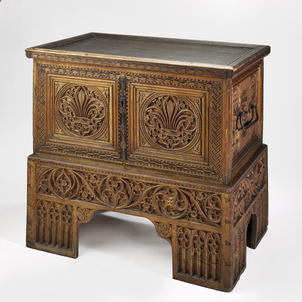 Petrus Pistator/Piscator, Zwei-Felder-Truhe (sog. Lilientruhe), 1475–1500, Zirbenholz, Linde, geschnitzt © Salzburg Museum