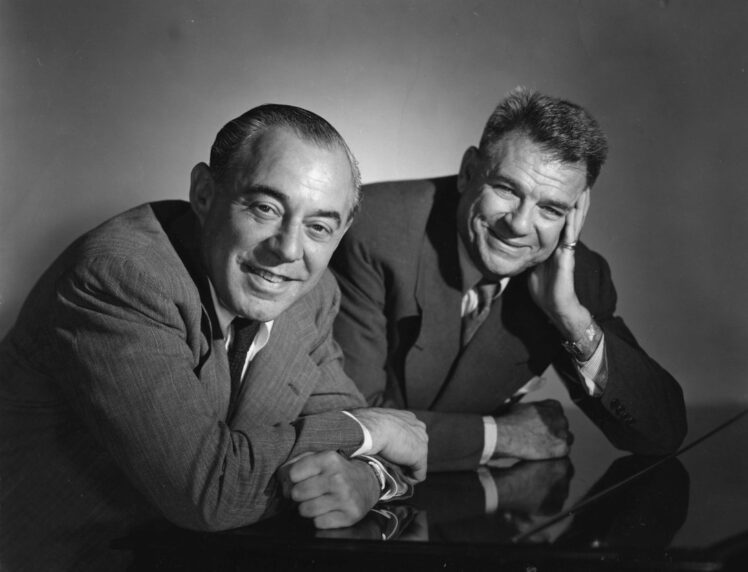 Fotograf*in unbekannt, Der Komponist Richard Rodgers und der Liedtexter Oscar Hammerstein II, 1950, SW-Foto, Inv.-Nr. FO SOM 403 © Courtesy of Concord Theatricals, www.rnh.com