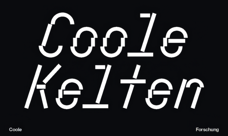 Schwarzes Ausstellungssujet mit dem zweizeiligen weißen Schriftzug „Coole Kelten“. Die Buchstaben sind grafisch verfremdet, teilweise unterbrochen und aus verschobenen Elementen zusammengesetzt. Unten steht die Fortsetzung des Titels "Coole Forschung".